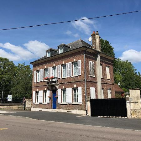 Maison Quatre Freres Louviers Exteriör bild