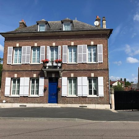 Maison Quatre Freres Louviers Exteriör bild