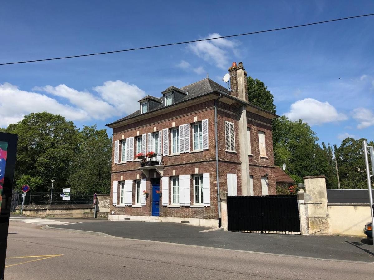 Maison Quatre Freres Louviers Exteriör bild
